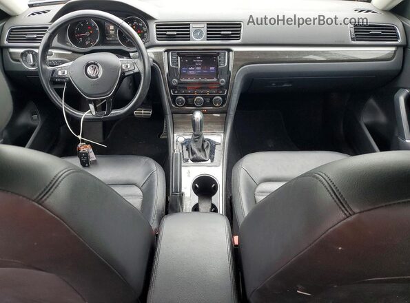 1VWCT7A34HC002198 2017 VOLKSWAGEN PASSAT White Вид панелі приладів