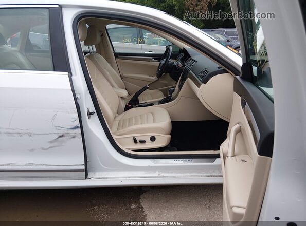 1VWCT7A37HC070592 2017 VOLKSWAGEN PASSAT White Vista interior delantera