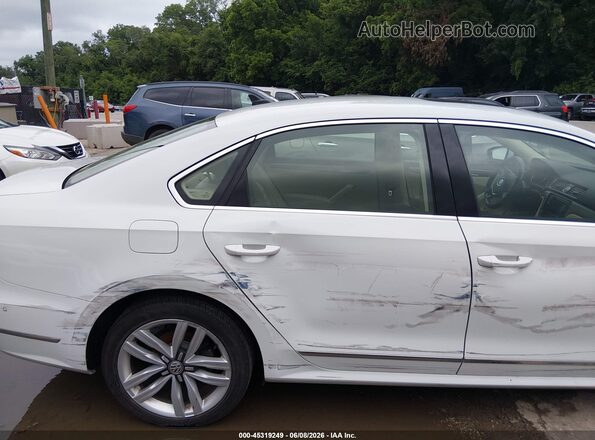 1VWCT7A37HC070592 2017 VOLKSWAGEN PASSAT White 