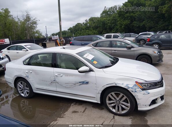 1VWCT7A37HC070592 2017 VOLKSWAGEN PASSAT White Vista interior trasera