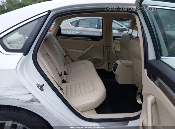 1VWCT7A37HC070592 2017 VOLKSWAGEN PASSAT White Vista de la etiqueta del VIN