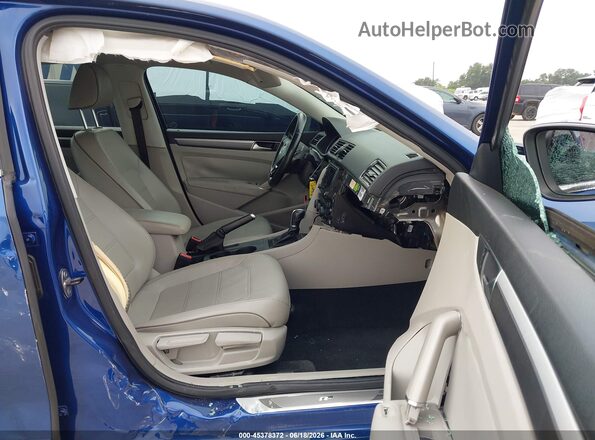 1VWDT7A30HC002459 2017 VOLKSWAGEN PASSAT Blue Widok wnętrza z przodu