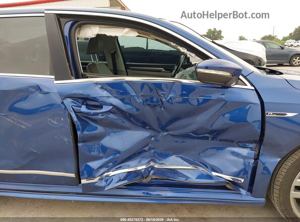 1VWDT7A30HC002459 2017 VOLKSWAGEN PASSAT Blue Widok z przodu