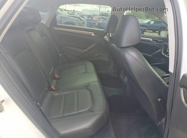 1VWDT7A30HC018547 2017 VOLKSWAGEN PASSAT White Vista de los asientos traseros