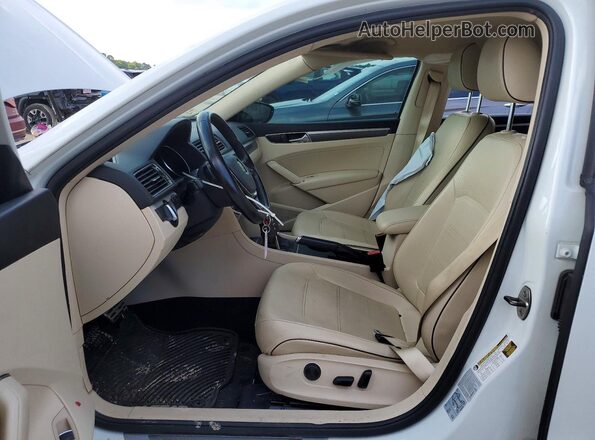 1VWDT7A31HC061696 2017 VOLKSWAGEN PASSAT White Front interior view