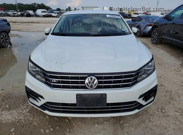 1VWDT7A31HC061696 2017 VOLKSWAGEN PASSAT White Front view