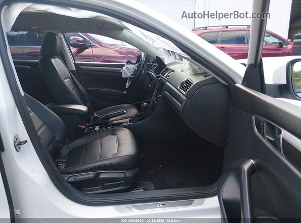 1VWDT7A32HC030697 2017 VOLKSWAGEN PASSAT White Vista interior delantera