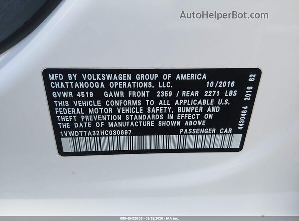 1VWDT7A32HC030697 2017 VOLKSWAGEN PASSAT White Vista del compartimento del motor
