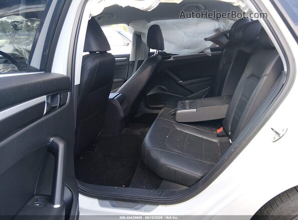 1VWDT7A32HC030697 2017 VOLKSWAGEN PASSAT White Vista de la etiqueta del VIN