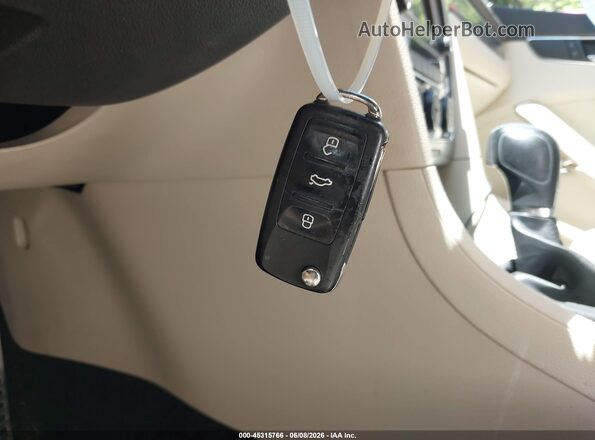1VWDT7A32HC049377 2017 VOLKSWAGEN PASSAT White 