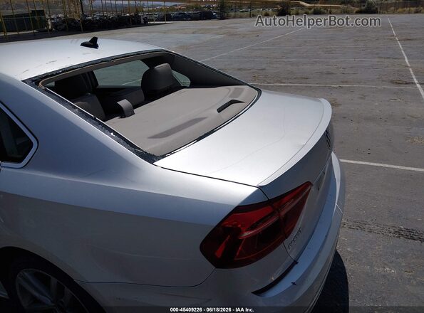 1VWDT7A33HC044415 2017 VOLKSWAGEN PASSAT Silver 