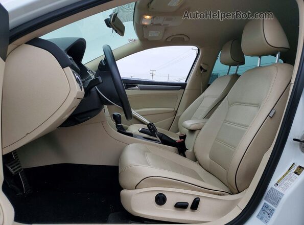 1VWDT7A34HC000228 2017 VOLKSWAGEN PASSAT Белый 