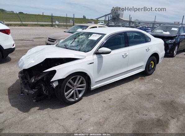 1VWDT7A34HC017935 2017 VOLKSWAGEN PASSAT White Front left