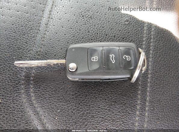 1VWDT7A34HC017935 2017 VOLKSWAGEN PASSAT White Dashboard view