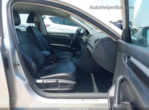 1VWDT7A34HC036016 2017 VOLKSWAGEN PASSAT Silver წინა სალონის ხედი