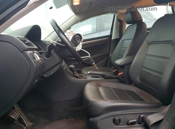 1VWDT7A34HC084535 2017 VOLKSWAGEN PASSAT Серый Вид салона спереди