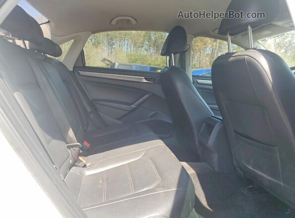1VWDT7A35HC003297 2017 VOLKSWAGEN PASSAT White Rear seats view