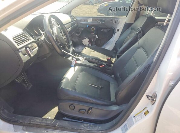 1VWDT7A35HC003297 2017 VOLKSWAGEN PASSAT White Front interior view