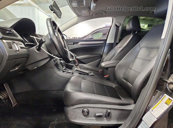 1VWDT7A35HC066030 2017 VOLKSWAGEN PASSAT Black Widok wnętrza z przodu
