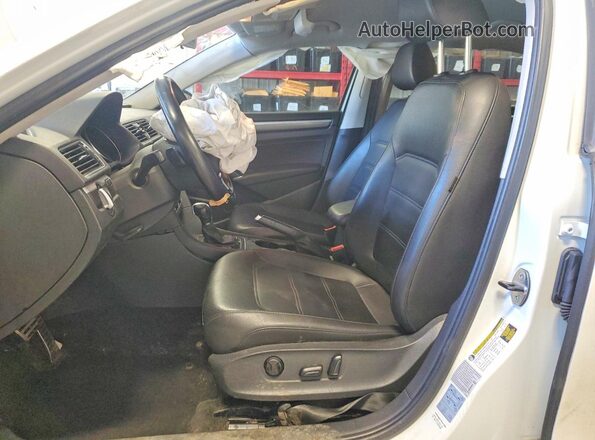 1VWDT7A36HC003633 2017 VOLKSWAGEN PASSAT Белый Вид салона спереди