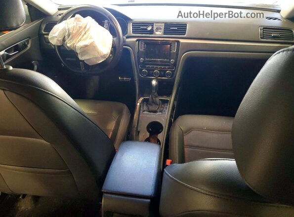 1VWDT7A36HC003633 2017 VOLKSWAGEN PASSAT Белый Вид панели приборов
