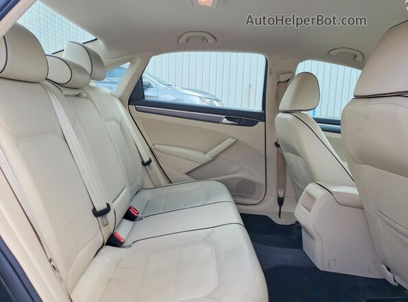 1VWDT7A36HC083581 2017 VOLKSWAGEN PASSAT Black Widok tylnych siedzeń