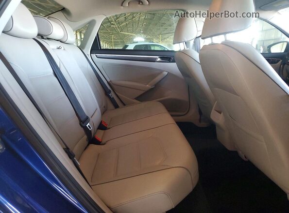 1VWDT7A37HC000689 2017 VOLKSWAGEN PASSAT Blue Вид задніх сидінь