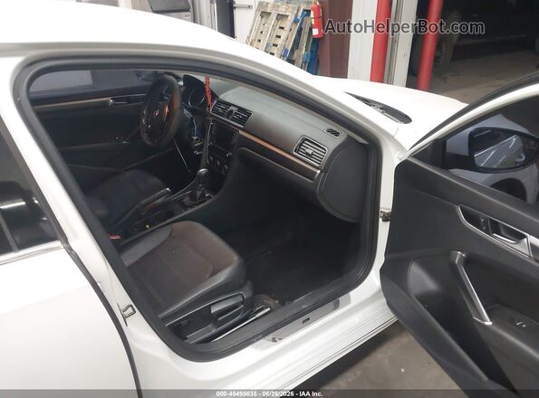 1VWDT7A37HC063288 2017 VOLKSWAGEN PASSAT White Front interior view