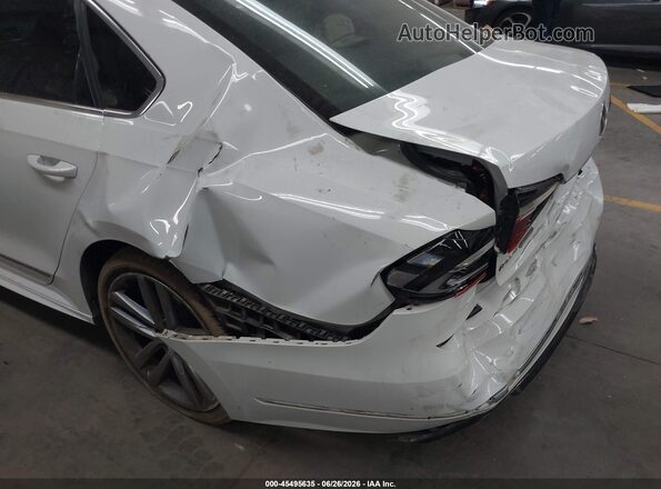1VWDT7A37HC063288 2017 VOLKSWAGEN PASSAT White Front view