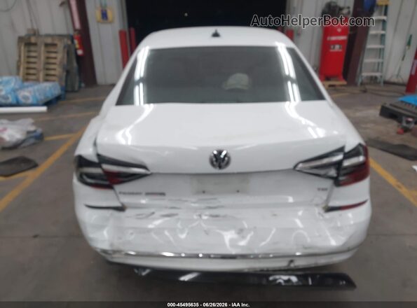 1VWDT7A37HC063288 2017 VOLKSWAGEN PASSAT White 