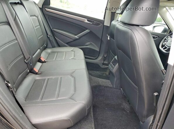 1VWDT7A37HC068927 2017 VOLKSWAGEN PASSAT Black 