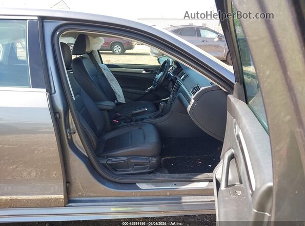 1VWDT7A37HC069706 2017 VOLKSWAGEN PASSAT Gray Вид салону спереду