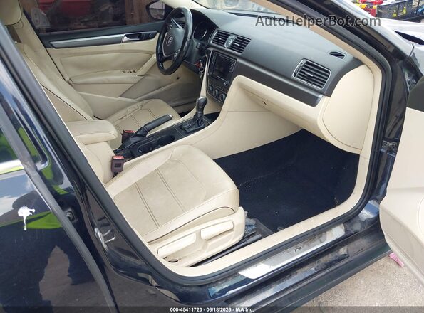 1VWDT7A38HC050677 2017 VOLKSWAGEN PASSAT Black Widok wnętrza z przodu