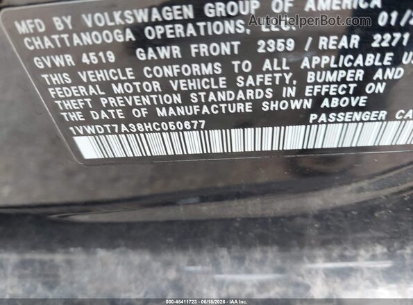 1VWDT7A38HC050677 2017 VOLKSWAGEN PASSAT Black Widok komory silnika