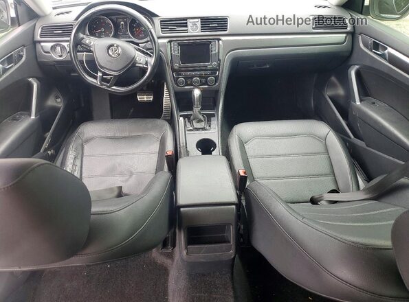 1VWDT7A38HC083324 2017 VOLKSWAGEN PASSAT Black Widok deski rozdzielczej