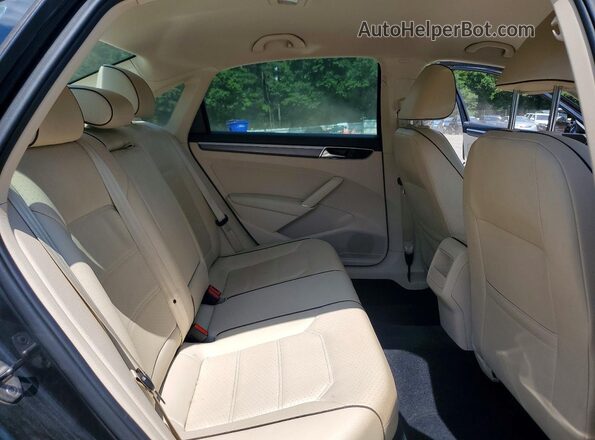 1VWDT7A39HC026467 2017 VOLKSWAGEN PASSAT Black Widok tylnych siedzeń