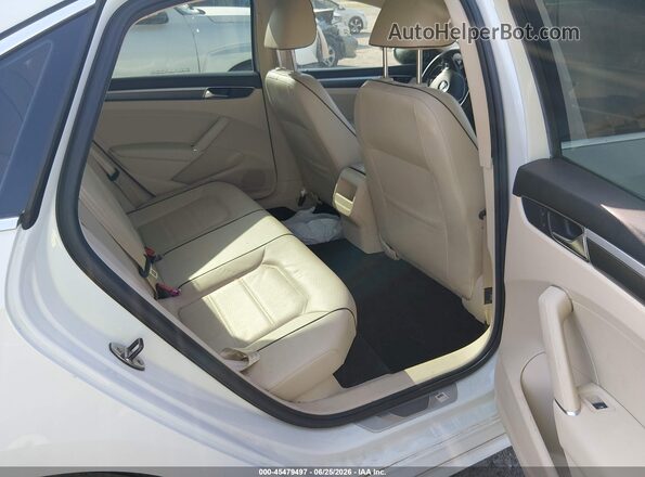 1VWDT7A39HC039428 2017 VOLKSWAGEN PASSAT White VIN კოდის სტიკერის ხედი