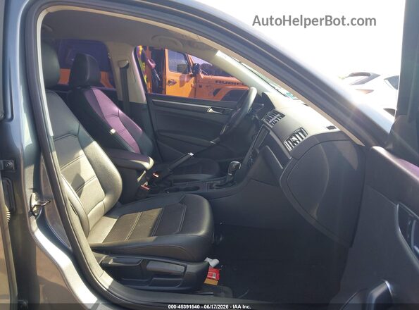 1VWDT7A39HC039865 2017 VOLKSWAGEN PASSAT Серый Вид салона спереди