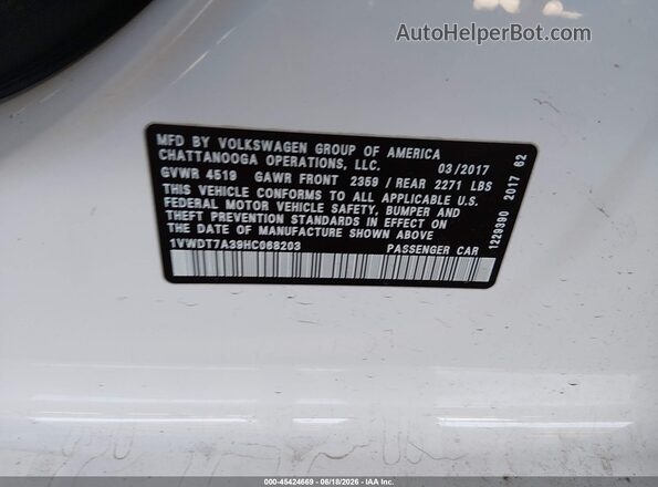 1VWDT7A39HC068203 2017 VOLKSWAGEN PASSAT Белый Вид подкапотного пространства