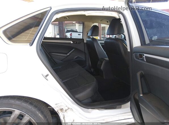 1VWDT7A39HC068203 2017 VOLKSWAGEN PASSAT Белый Вид наклейки с VIN-кодом
