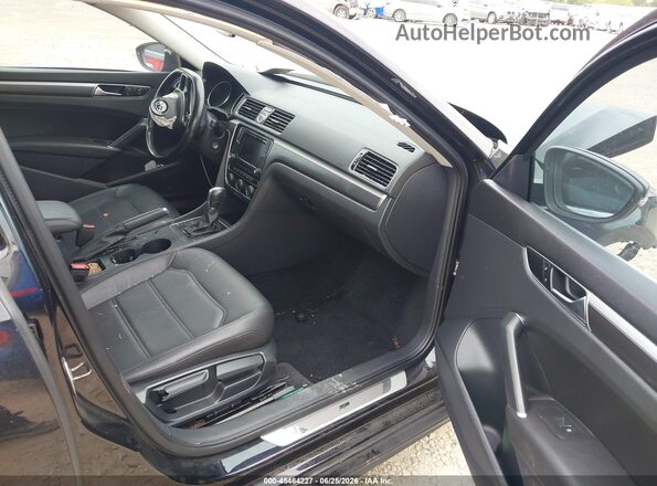 1VWDT7A39HC086166 2017 VOLKSWAGEN PASSAT Black Вид салону спереду