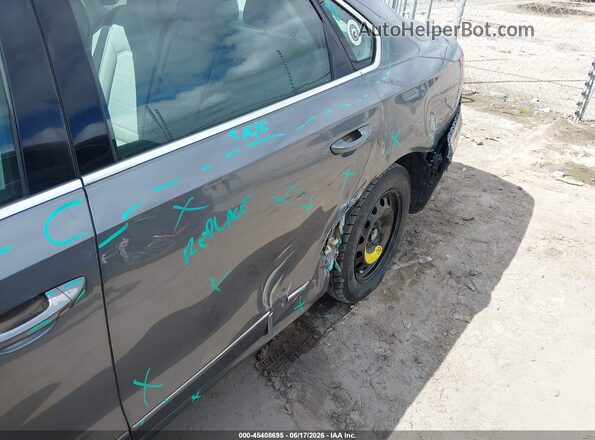 1VWGT7A39HC006393 2017 VOLKSWAGEN PASSAT Gray Front view