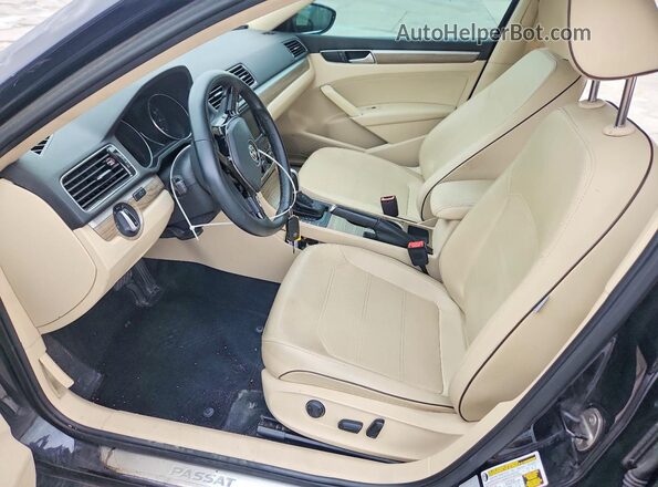 1VWGT7A3XHC013272 2017 VOLKSWAGEN PASSAT Black 