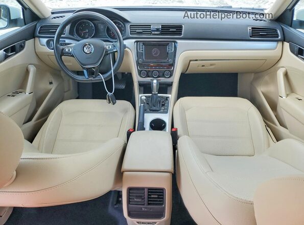 1VWLA7A34KC005602 2019 VOLKSWAGEN PASSAT White Widok deski rozdzielczej