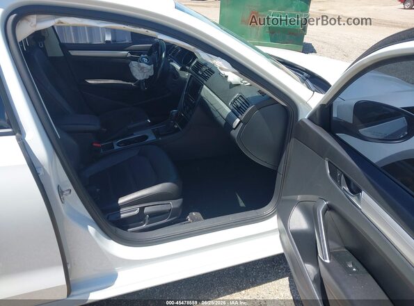 1VWLA7A3XKC007287 2019 VOLKSWAGEN PASSAT White Widok wnętrza z przodu