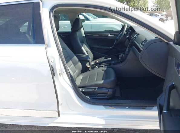 1VWMA7A39KC013795 2019 VOLKSWAGEN PASSAT Белый Вид салона спереди