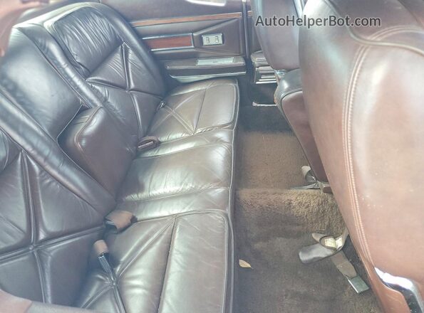 1Y89A815170 1971 LINCOLN CONTINENTA Tan Rear seats view