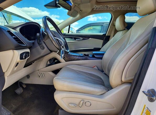 2LMPJ8LR1HBL50588 2017 LINCOLN MKX Белый Вид панели приборов