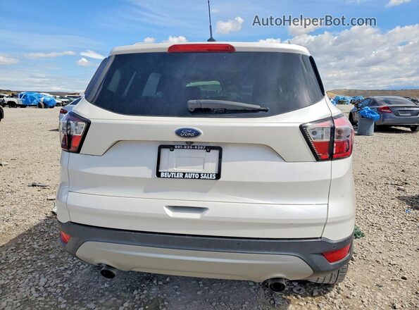 1FMCU9J97HUE04173 2017 FORD ESCAPE Белый Вид салона спереди