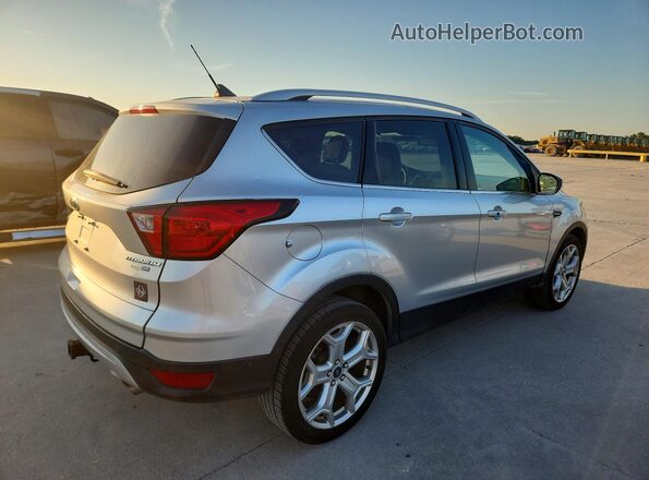 1FMCU9J95KUA82155 2019 FORD ESCAPE Silver Przód prawy